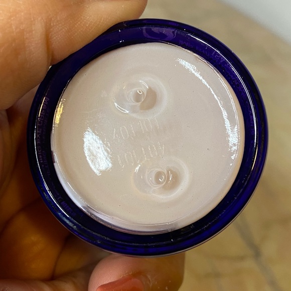 RÉNERGIE LIFT MULTI-ACTION EYE CREAM
0.5 ounce - Picture 3 of 5